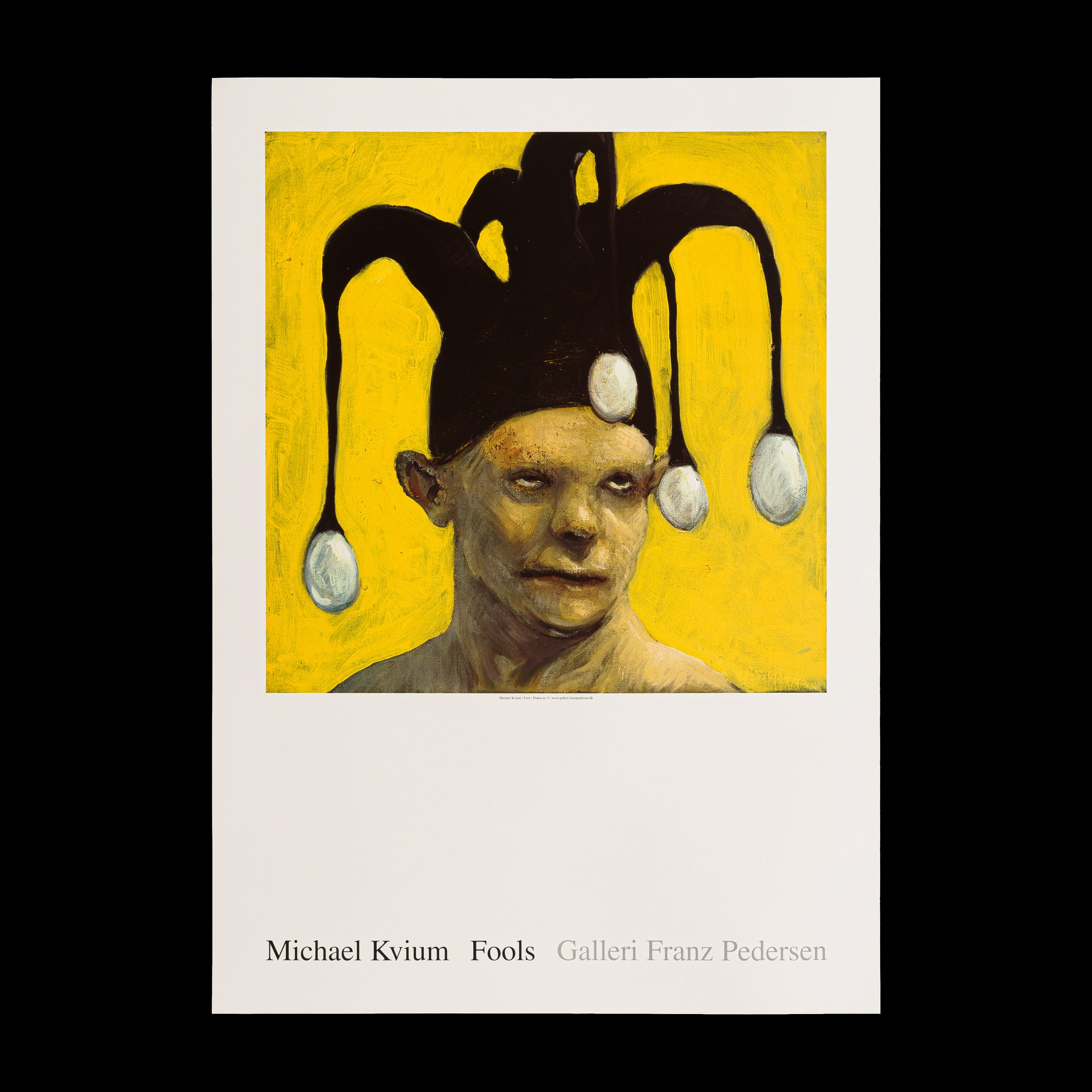 Plakat af Michael Kviums Fool no. 48, som viser en skikkelse med en narrekrone og reflekterende blik, der udforsker menneskets indre og sociale masker.